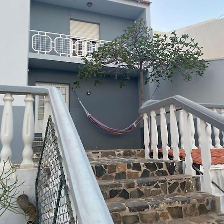 Vivenda Com Patio, No Coracao Do Mindelo Villa Exterior photo