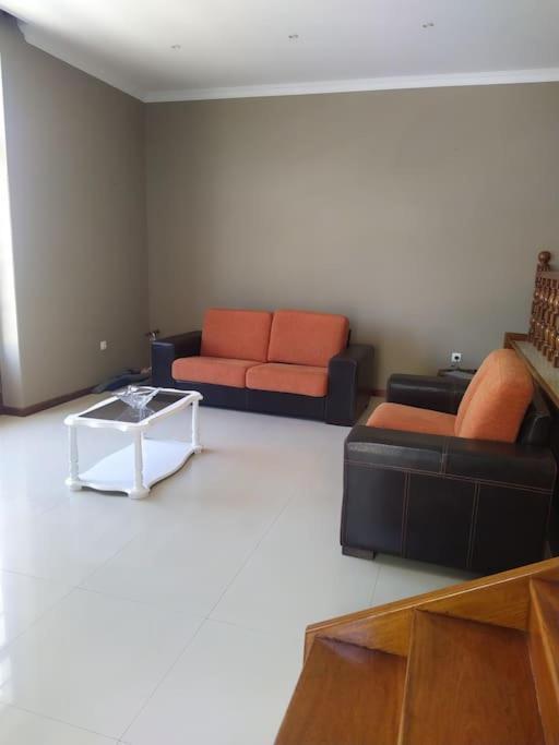 Vivenda Com Patio, No Coracao Do Mindelo Villa Exterior photo